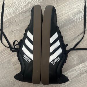 Adidas size 9.5 VL court 3.0 sneakers